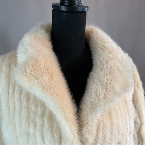 Vintage White Mink Jacket - Picture 4 of 9